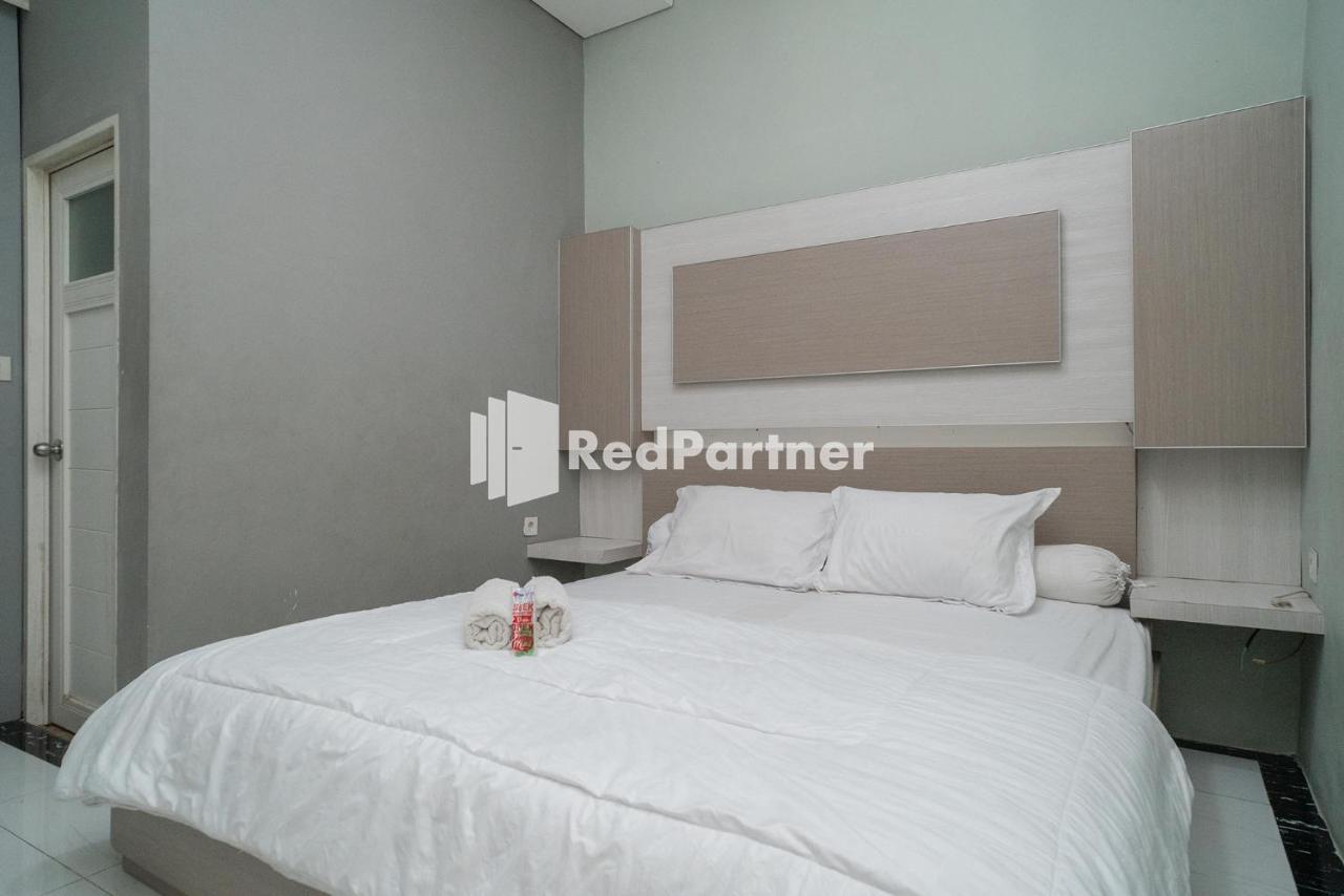 Yayah Rooms Bogor Syariah Mitra Reddoorz Exterior photo