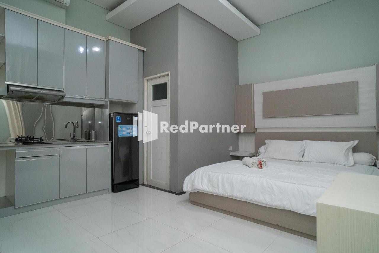 Yayah Rooms Bogor Syariah Mitra Reddoorz Exterior photo