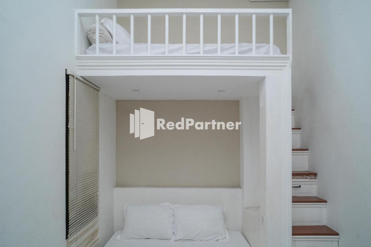 Yayah Rooms Bogor Syariah Mitra Reddoorz Exterior photo
