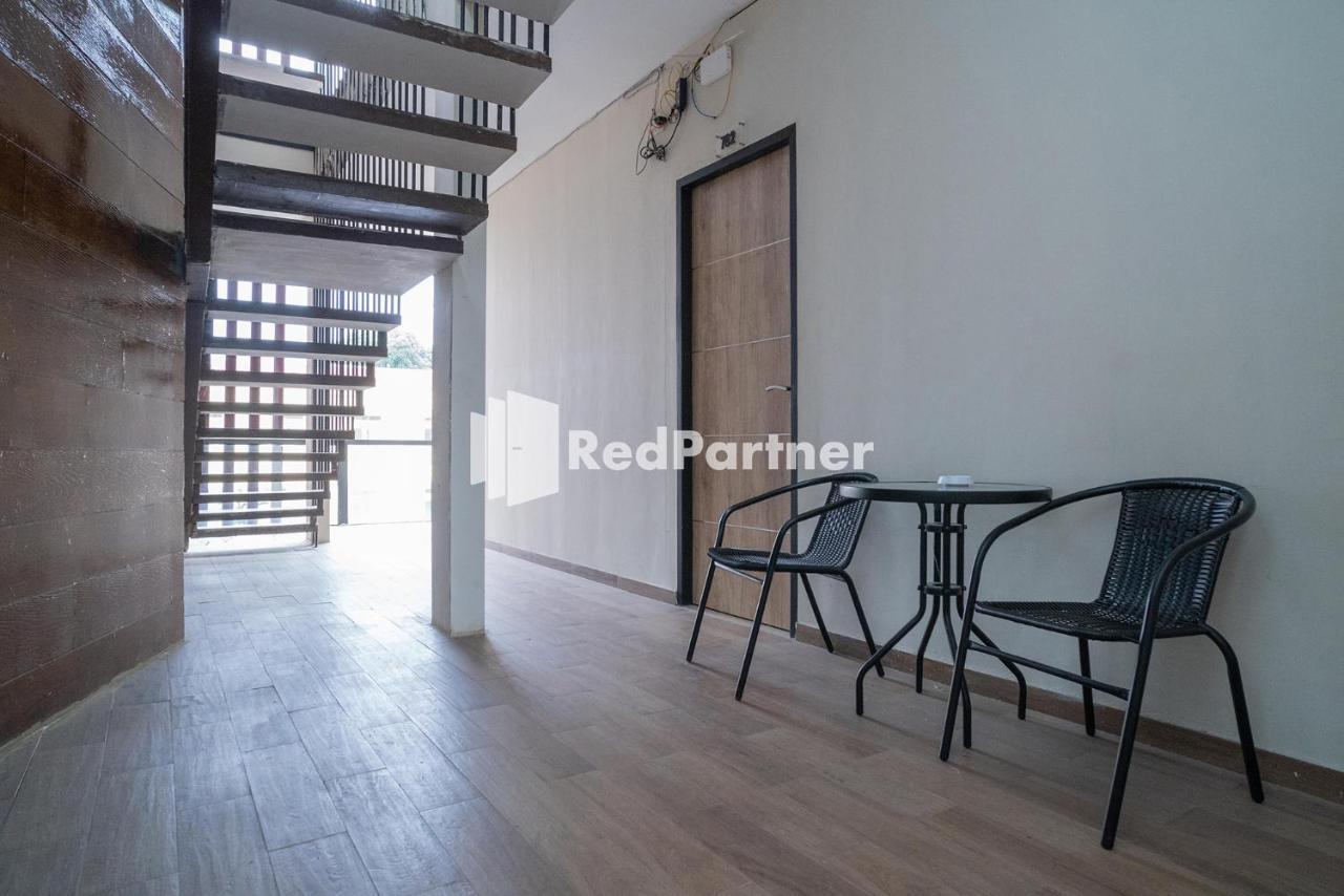 Yayah Rooms Bogor Syariah Mitra Reddoorz Exterior photo
