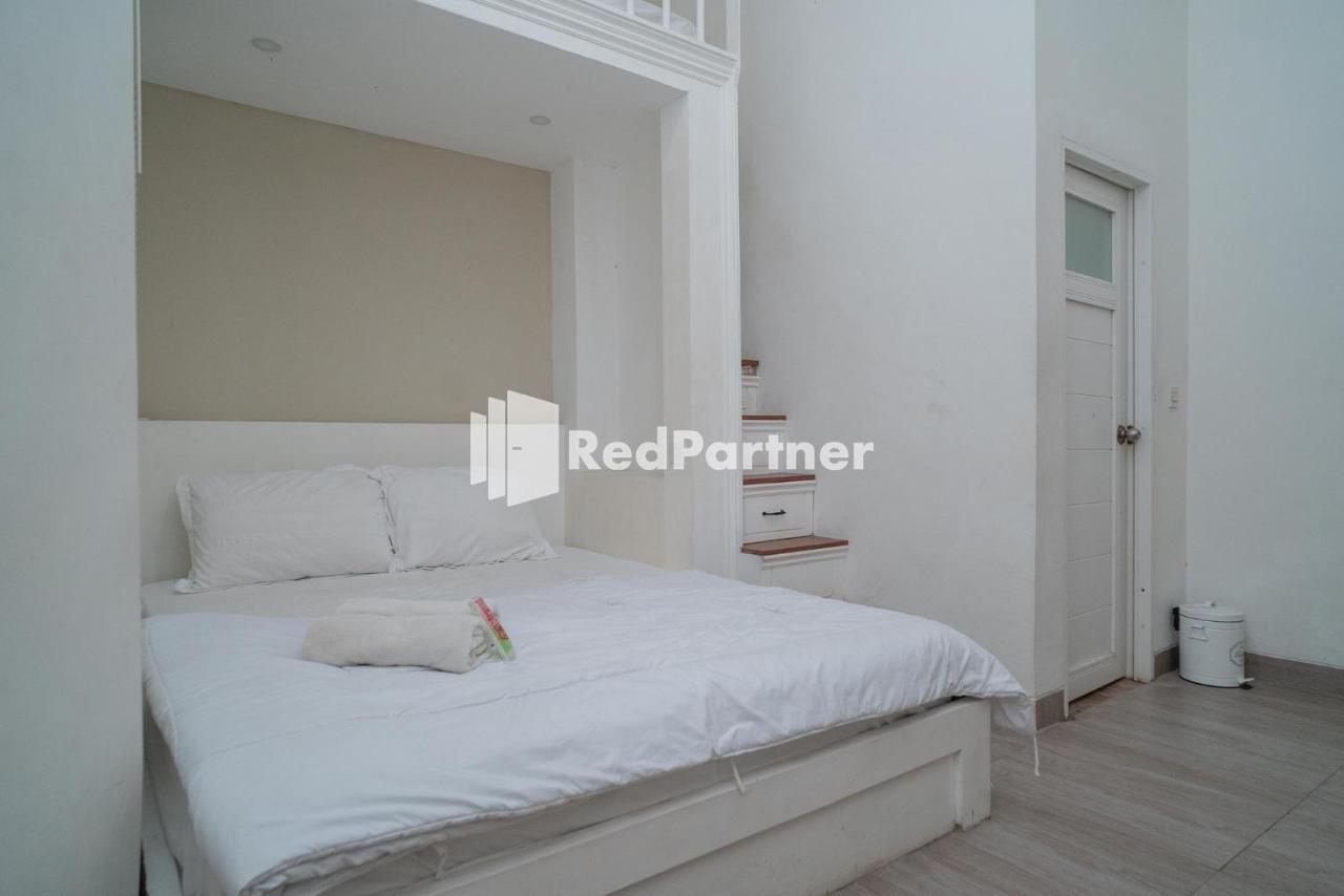 Yayah Rooms Bogor Syariah Mitra Reddoorz Exterior photo